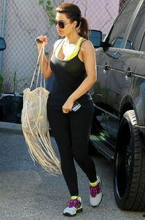 国产卡戴珊清晨一炮,引发网友热议